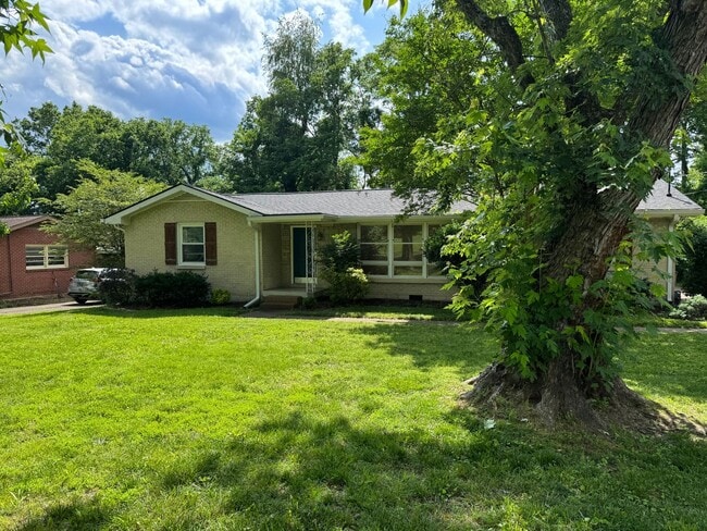 5015 Manuel Dr in Nashville, TN - Building Photo - Building Photo