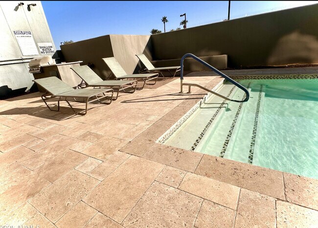 535 W Thomas Rd, Unit #211 in Phoenix, AZ - Building Photo - Building Photo