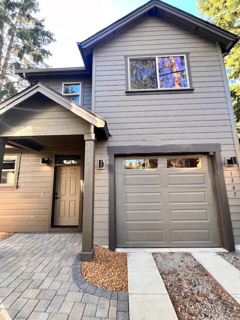 1267 NE 10th St in Bend, OR - Foto de edificio