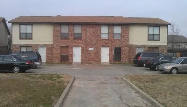 property at 805 Bluebonnet Dr