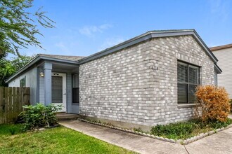 6114 Candletree in San Antonio, TX - Building Photo - Building Photo