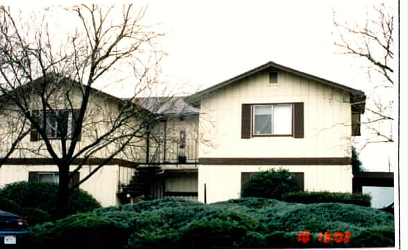 28-34 Lark Center Dr in Santa Rosa, CA - Foto de edificio - Building Photo