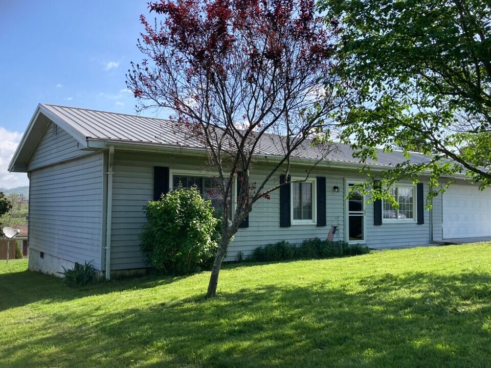 291 Willys Dr Rentals in Lewisburg, WV