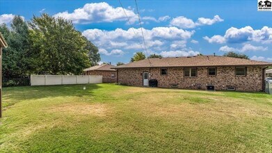 3321 Clove Cir in Hutchinson, KS - Building Photo - Building Photo