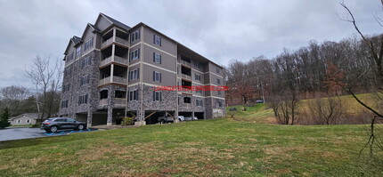 101 Country Meadow Ln, Unit 306. in Bridgeport, WV - Building Photo - Building Photo