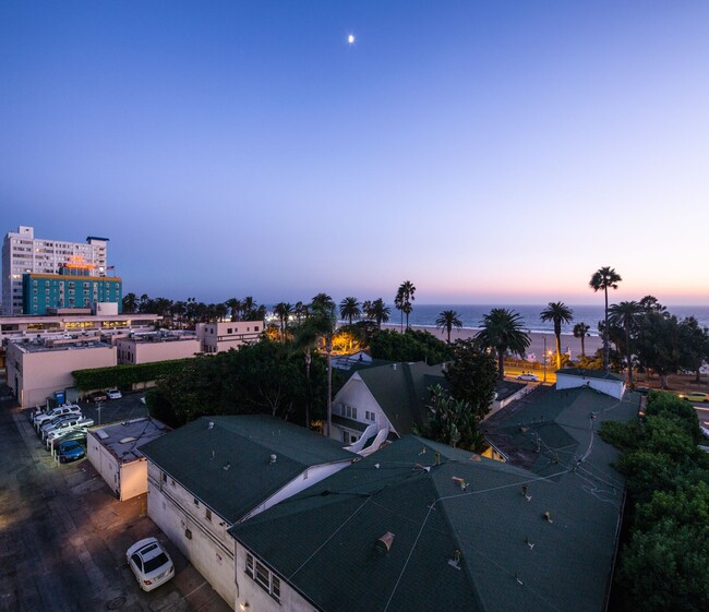 Chelsea Santa Monica in Santa Monica, CA - Foto de edificio - Building Photo