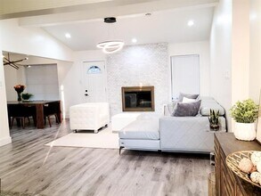 7810 Creek View Dr in Rowlett, TX - Building Photo - Building Photo
