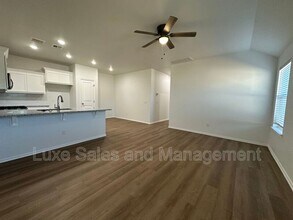 11507 Mackenzie Wy in Yukon, OK - Building Photo - Building Photo