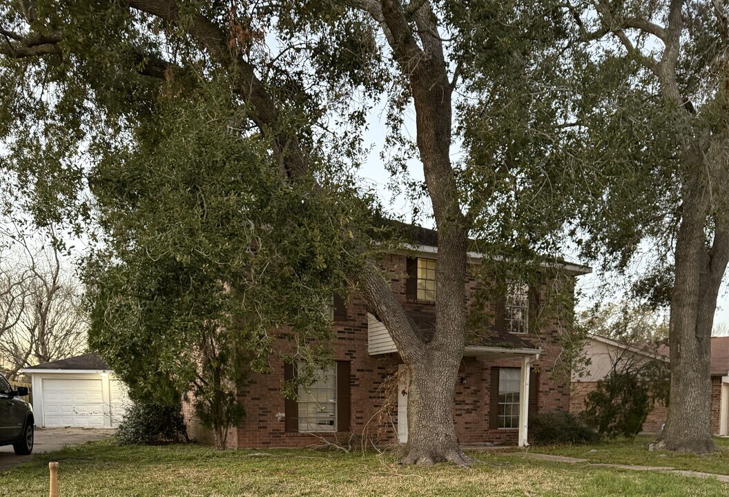 6818 Thornwild Rd in Missouri City, TX - Building Photo