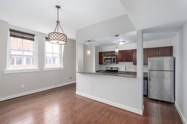 University Place Apartments in Baltimore, MD - Building Photo - Interior Photo