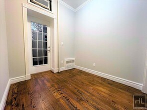 West 14th Street in New York, NY - Foto de edificio - Building Photo