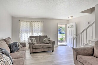 6832 Woodmeadow Dr in Toledo, OH - Building Photo - Building Photo