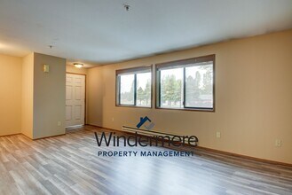 1235 SE 4th Ave in Oak Harbor, WA - Building Photo - Building Photo