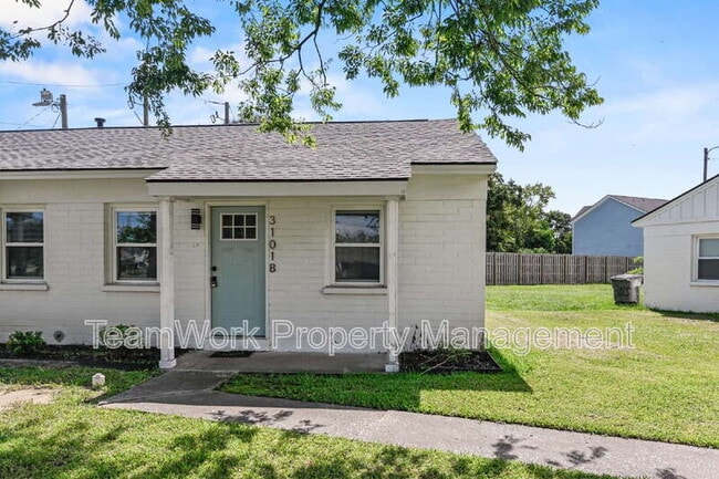 property at 3101 Azalea Dr