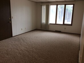 305 Sims St in Dickinson, ND - Building Photo - Building Photo