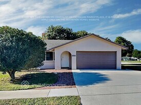 1231 Essex Dr in Wellington, FL - Building Photo