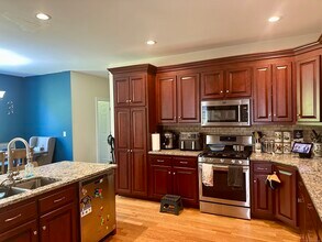 102 Pheasant Ln in Granby, CT - Building Photo - Building Photo