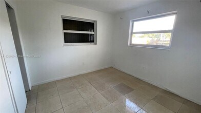 5900 Garfield St-Unit -East in Hollywood, FL - Building Photo - Building Photo