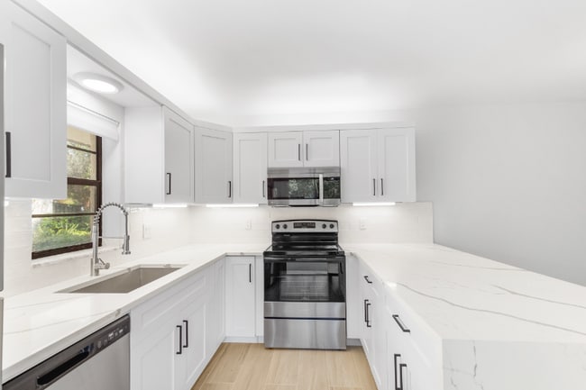 2695 Albatross Rd N in Delray Beach, FL - Foto de edificio - Building Photo