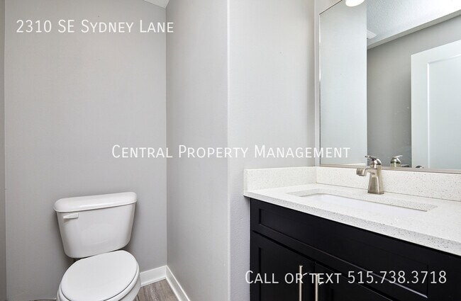 2310 SE Sydney Ln in Waukee, IA - Building Photo - Building Photo