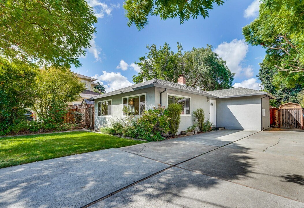32 Annie Laurie Ave in Mountain View, CA - Building Photo