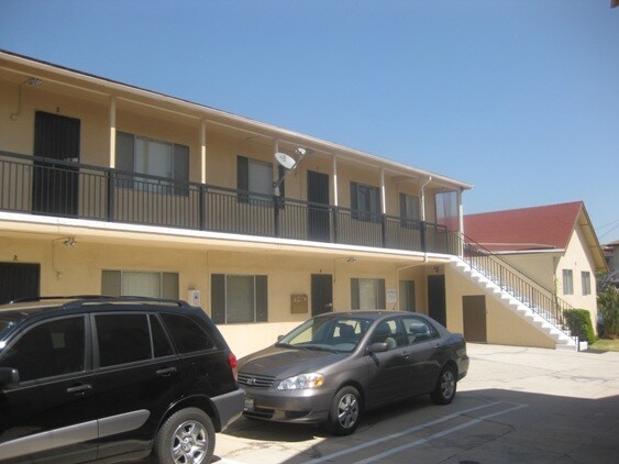 1143-1145 E Wilson Ave in Glendale, CA - Building Photo - Building Photo