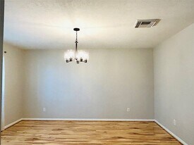 1404 Helmsley Dr in Rosenberg, TX - Building Photo