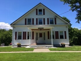 6089 Memorial Dr, Unit Efficiency Unit #5 in Lyndon, VT - Building Photo