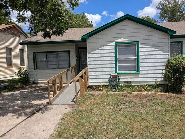 1809 S 3rd St in Temple, TX - Building Photo - Building Photo
