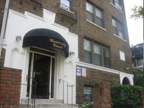University Court Apartments in Philadelphia, PA - Foto de edificio - Building Photo