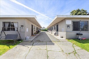 1843-1847 E 25th St in Oakland, CA - Building Photo