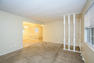 12209 Dunbar Cir N in Cumberland, IN - Building Photo - Building Photo