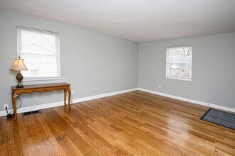 5586 Clearview Ave in Cincinnati, OH - Building Photo - Building Photo