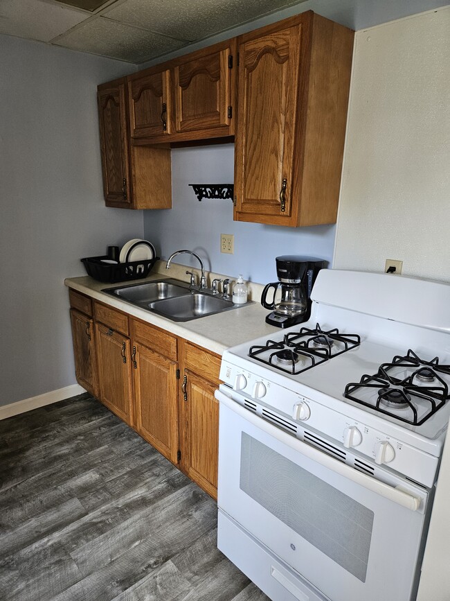 346 Rose Ln, Unit #4