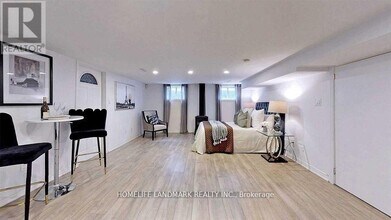 8 Clydebank Blvd in Toronto, ON - Building Photo - Building Photo