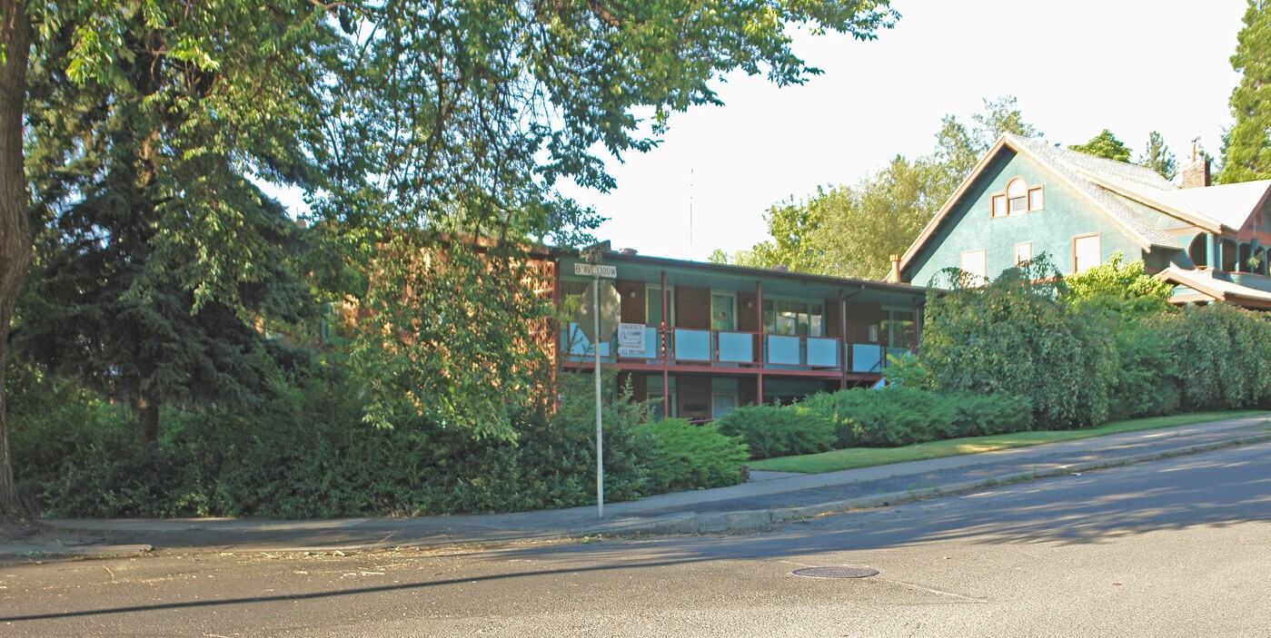 1320 W 8th Ave in Spokane, WA - Foto de edificio