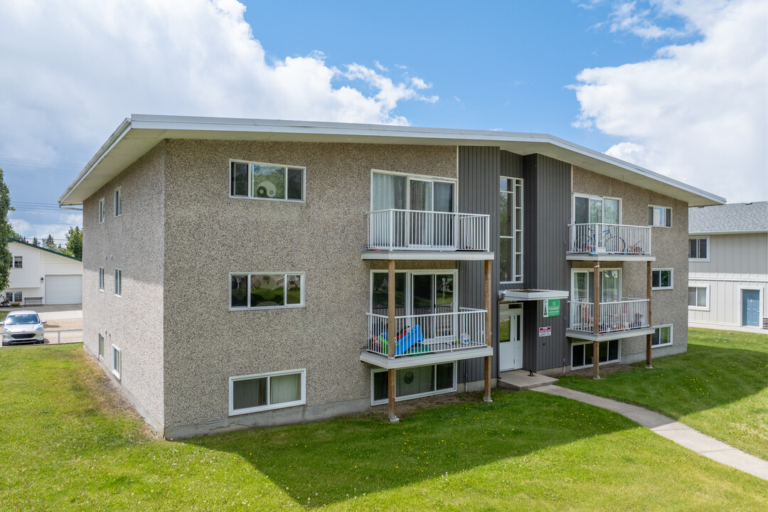 3821 Ross St in Red Deer, AB - Building Photo