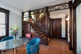 31 Cloverhill Pl in Montclair, NJ - Foto de edificio - Building Photo