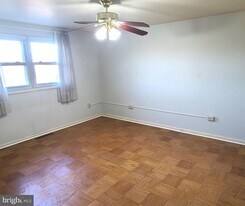 934 Regina Dr in Arbutus, MD - Building Photo