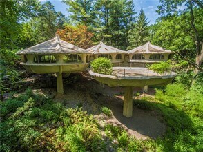 142 Park Rd in Pittsford, NY - Building Photo - Building Photo