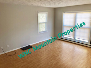 136 Barnard Ave in Asheville, NC - Building Photo - Building Photo