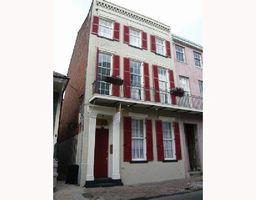 827 Burgundy St in New Orleans, LA - Foto de edificio - Building Photo