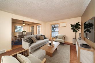 Parkwood Heights Apartments in Burnsville, MN - Foto de edificio - Building Photo