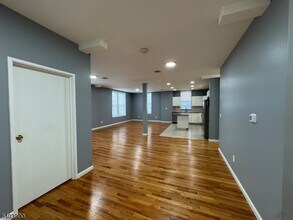 610 Devon St in Kearny, NJ - Building Photo - Building Photo