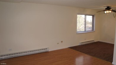 244 Klein Creek Ct-Unit -Apt 3C in Carol Stream, IL - Building Photo - Building Photo