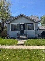 209 N East St in Crown Point, IN - Building Photo