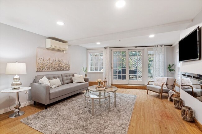 8 Mount Vernon Pl in Boston, MA - Building Photo - Building Photo