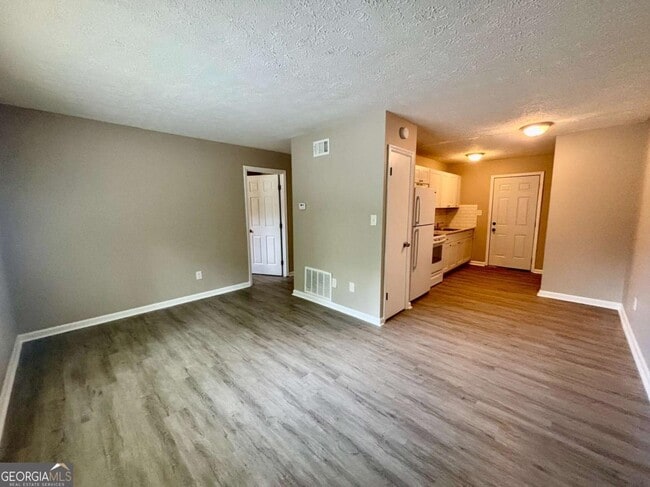 6077 Pine St in Austell, GA - Building Photo - Building Photo