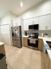 19231 NW 67th Pl in Hialeah, FL - Building Photo - Building Photo