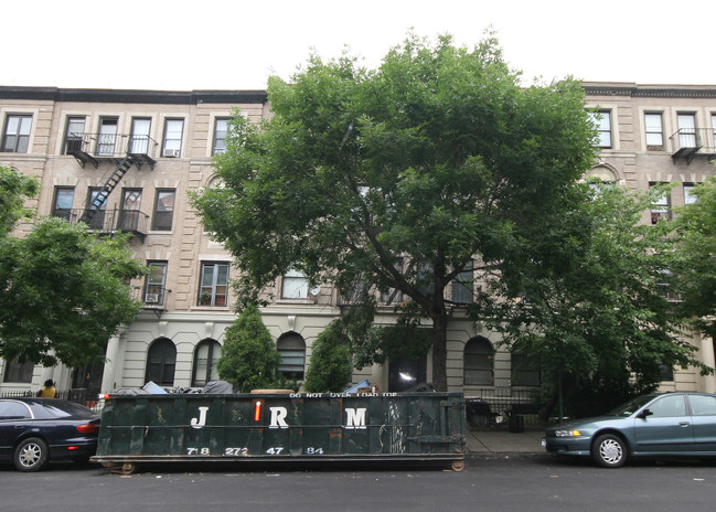 355 Saint Johns Pl in Brooklyn, NY - Foto de edificio - Building Photo